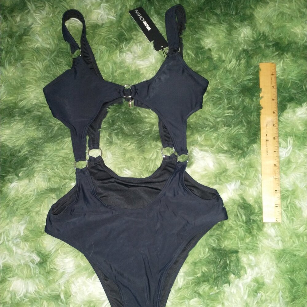 Cut Out, Metal O-ring One-Piece Swim